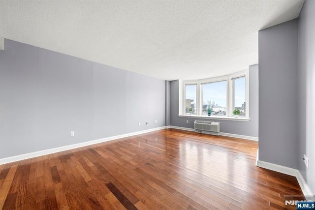 5105 City Place 5105, Edgewater, NJ 07020