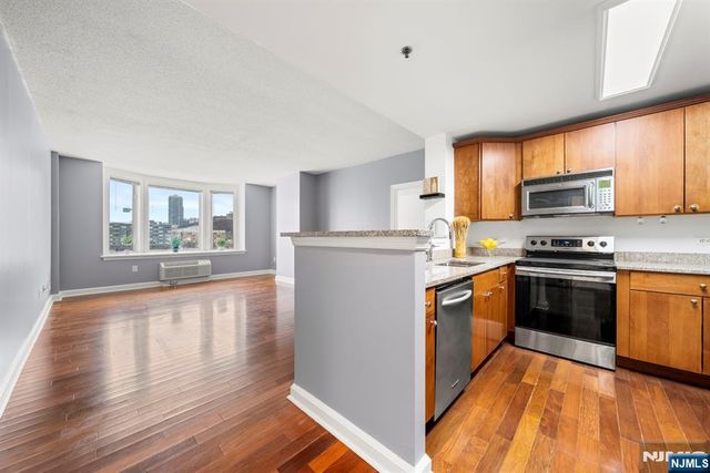 5105 City Place 5105, Edgewater, NJ 07020