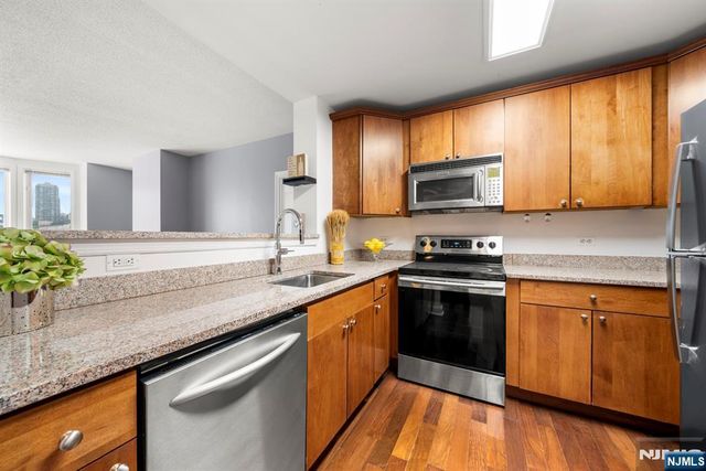 5105 City Place 5105, Edgewater, NJ 07020