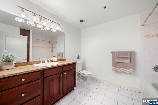 5105 City Place 5105, Edgewater, NJ 07020