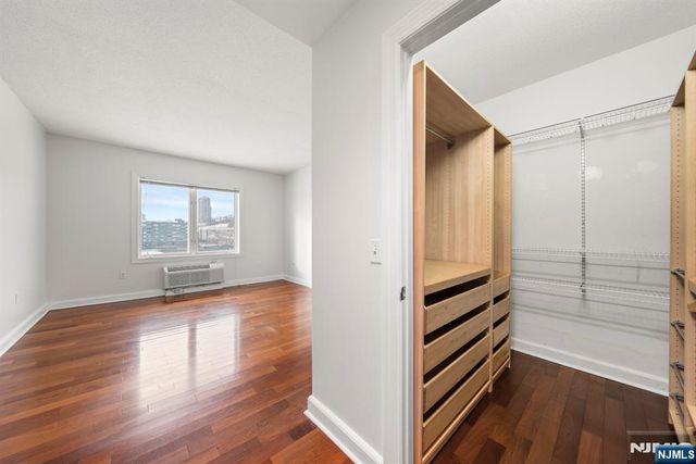 5105 City Place 5105, Edgewater, NJ 07020