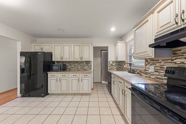 17908 Lorenz Avenue, Lansing, IL 60438