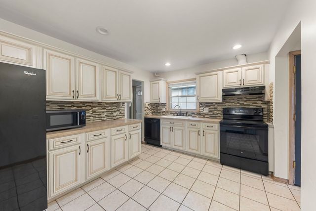 17908 Lorenz Avenue, Lansing, IL 60438