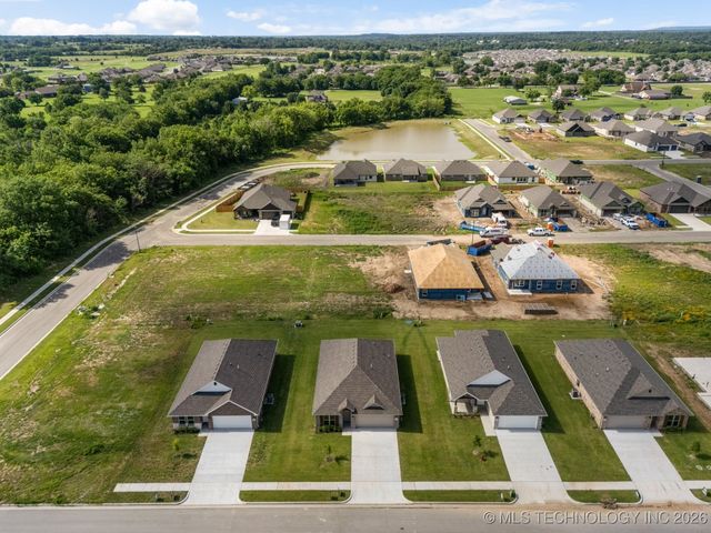10718 S 275th East Avenue, Coweta, OK 74429