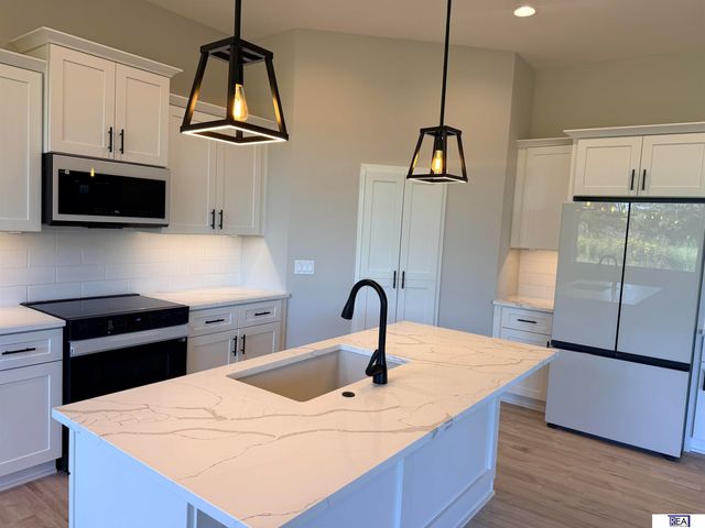 12511 S 87 Avenue, Papillion, NE 68046