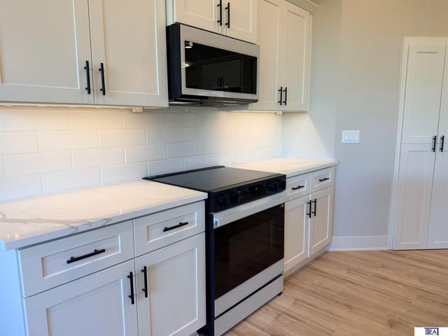 12511 S 87 Avenue, Papillion, NE 68046
