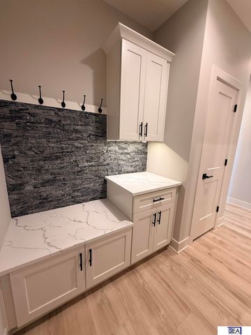 12511 S 87 Avenue, Papillion, NE 68046