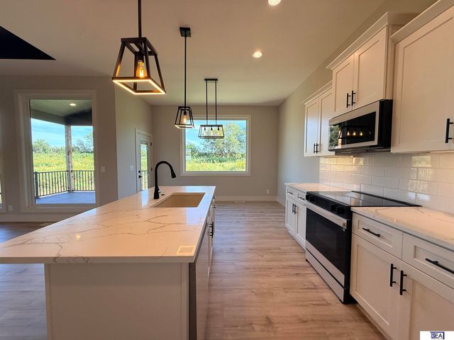 12511 S 87 Avenue, Papillion, NE 68046