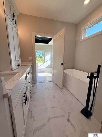 12511 S 87 Avenue, Papillion, NE 68046