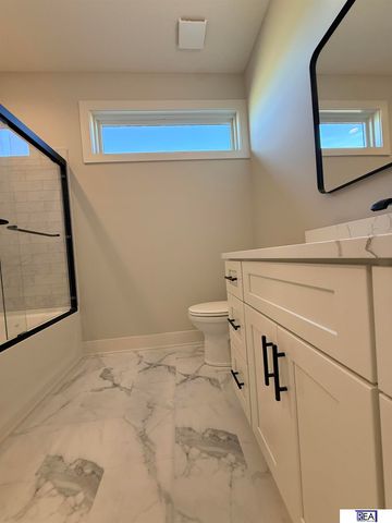 12511 S 87 Avenue, Papillion, NE 68046