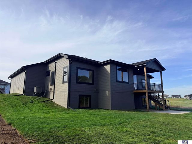 12511 S 87 Avenue, Papillion, NE 68046