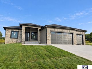 12511 S 87 Avenue, Papillion, NE 68046