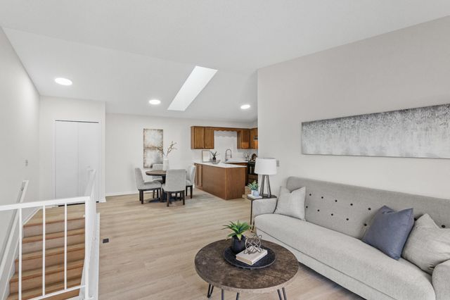 975 Pondview Court, Vadnais Heights, MN 55127