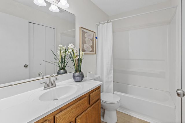 975 Pondview Court, Vadnais Heights, MN 55127