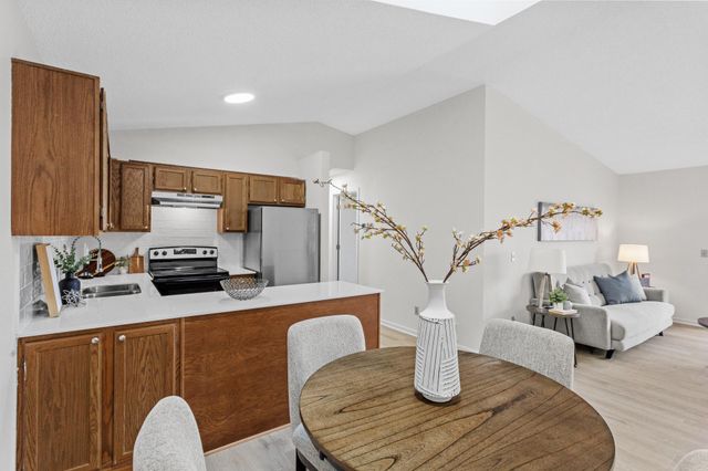 975 Pondview Court, Vadnais Heights, MN 55127