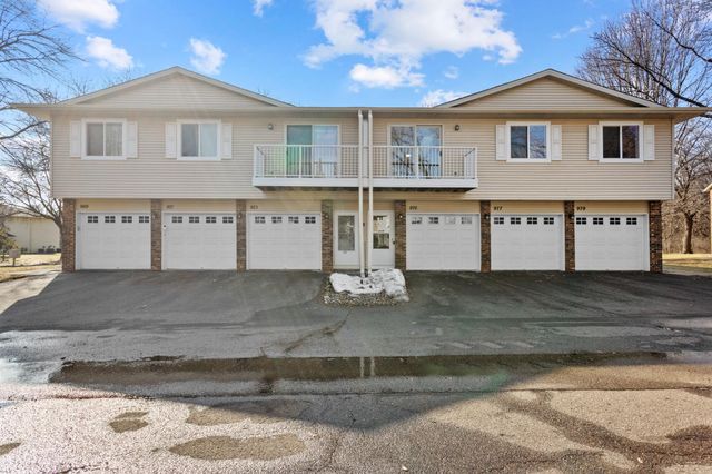 975 Pondview Court, Vadnais Heights, MN 55127