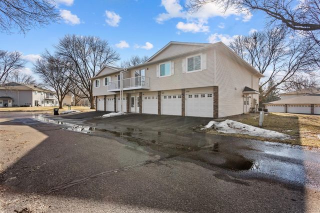 975 Pondview Court, Vadnais Heights, MN 55127