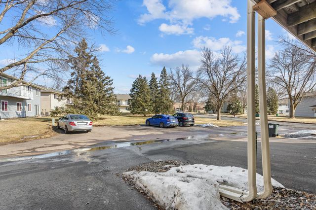 975 Pondview Court, Vadnais Heights, MN 55127