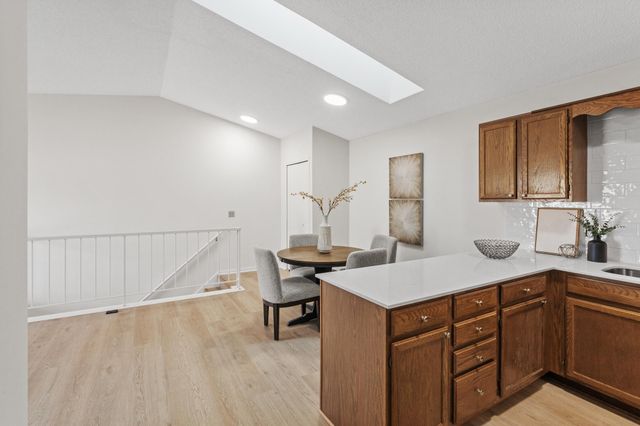 975 Pondview Court, Vadnais Heights, MN 55127