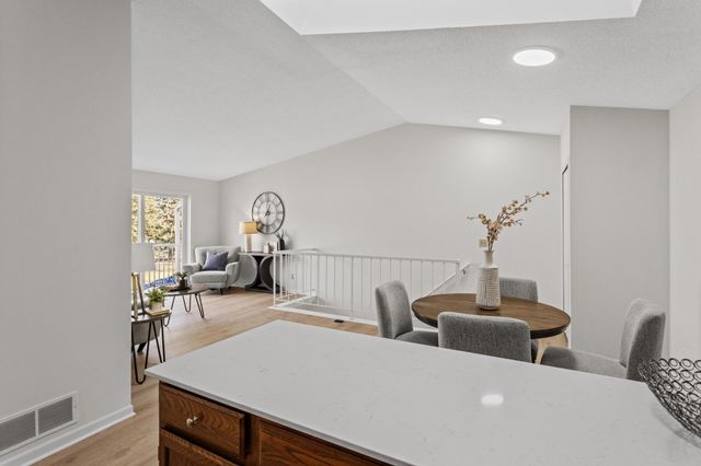 975 Pondview Court, Vadnais Heights, MN 55127