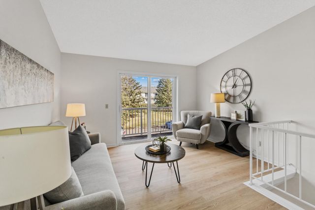 975 Pondview Court, Vadnais Heights, MN 55127