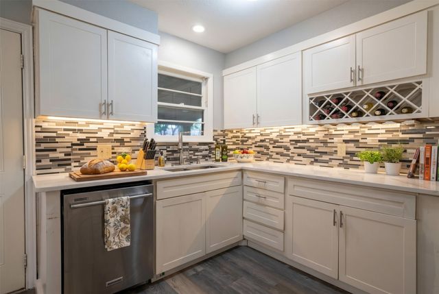 1209 E Lovers Lane, Arlington, TX 76010