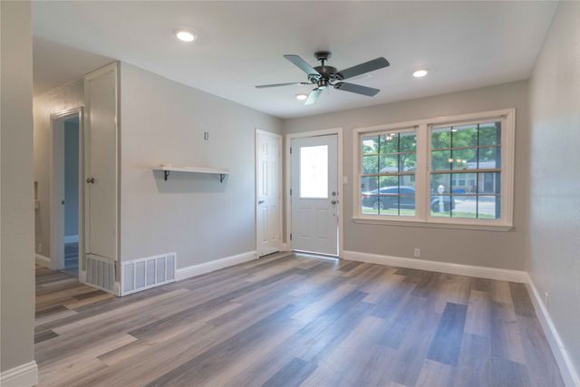1209 E Lovers Lane, Arlington, TX 76010