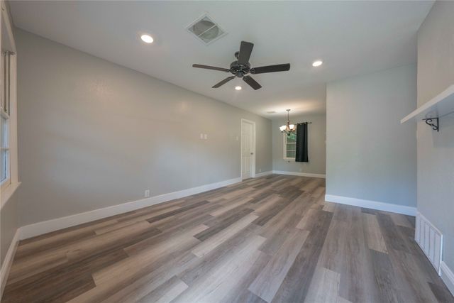 1209 E Lovers Lane, Arlington, TX 76010