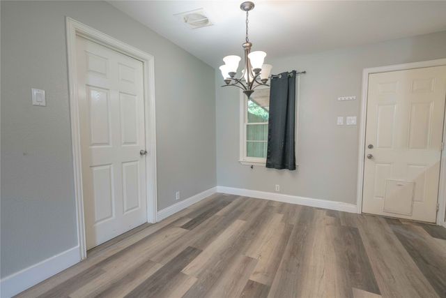 1209 E Lovers Lane, Arlington, TX 76010