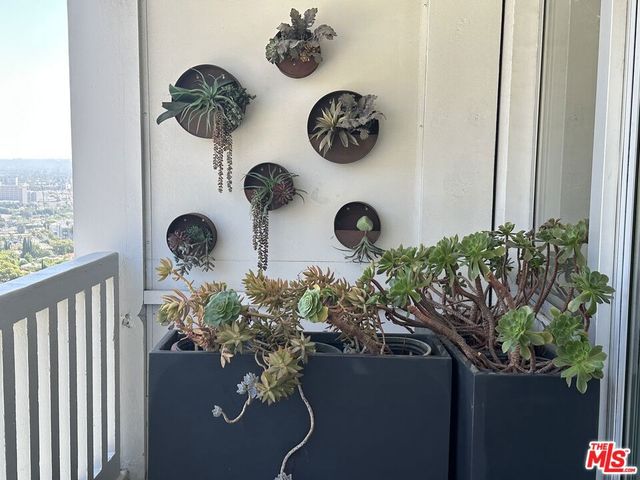 999 N Doheny Drive 1005, West Hollywood, CA 90069