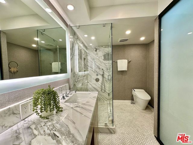 999 N Doheny Drive 1005, West Hollywood, CA 90069