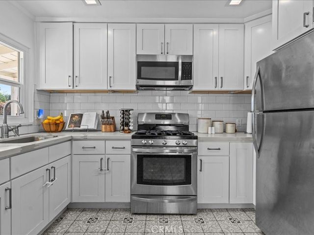 1018 N San Gabriel Avenue, Azusa, CA 91702