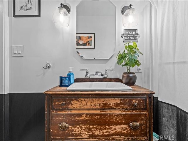 1018 N San Gabriel Avenue, Azusa, CA 91702