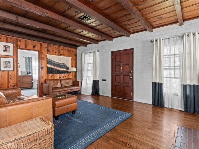 1018 N San Gabriel Avenue, Azusa, CA 91702