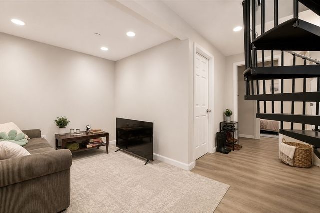28-30 Cooper St 1, Boston, MA 02113