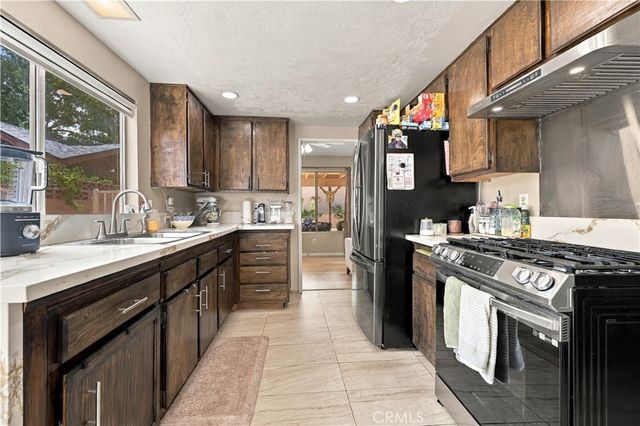 2824 E Avenue R12, Palmdale, CA 93550