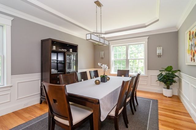 2 Hunters Ln, Natick, MA 01760
