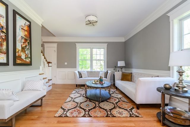 2 Hunters Ln, Natick, MA 01760