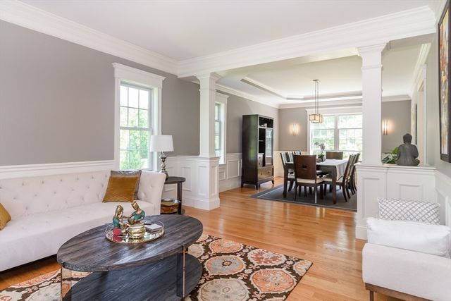 2 Hunters Ln, Natick, MA 01760