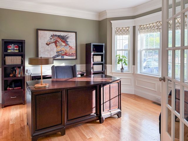 2 Hunters Ln, Natick, MA 01760