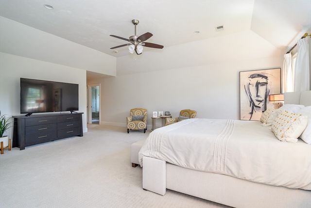 2 Hunters Ln, Natick, MA 01760