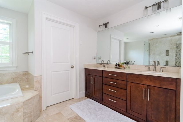 2 Hunters Ln, Natick, MA 01760