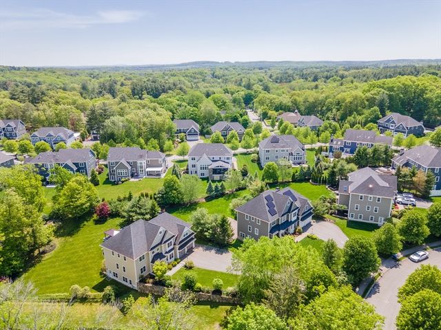 2 Hunters Ln, Natick, MA 01760