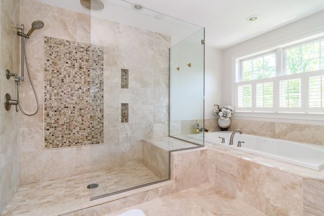 2 Hunters Ln, Natick, MA 01760