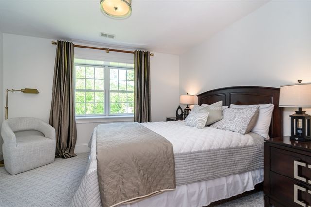 2 Hunters Ln, Natick, MA 01760