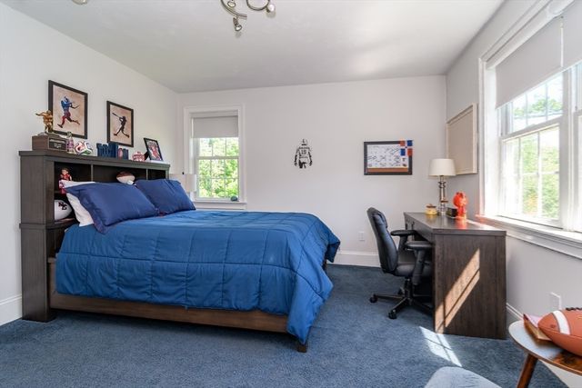 2 Hunters Ln, Natick, MA 01760