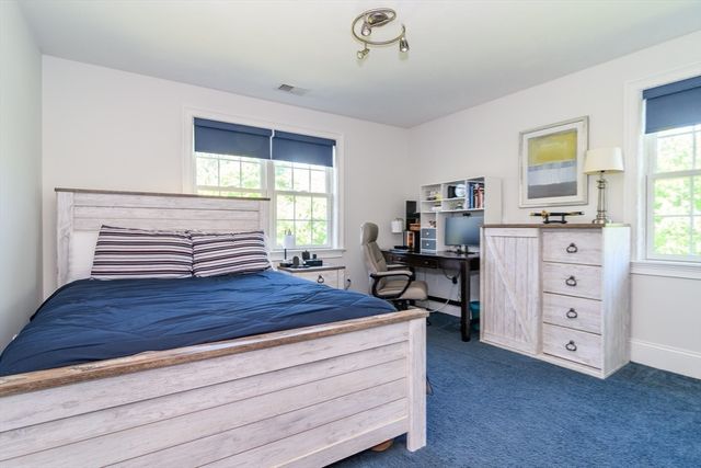2 Hunters Ln, Natick, MA 01760