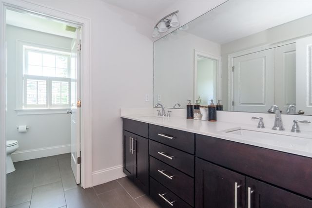2 Hunters Ln, Natick, MA 01760
