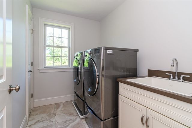 2 Hunters Ln, Natick, MA 01760