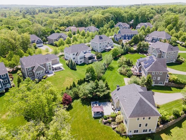 2 Hunters Ln, Natick, MA 01760